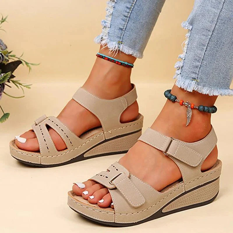 FootFlair™ Bequeme orthopädische Sandalen für Frauen