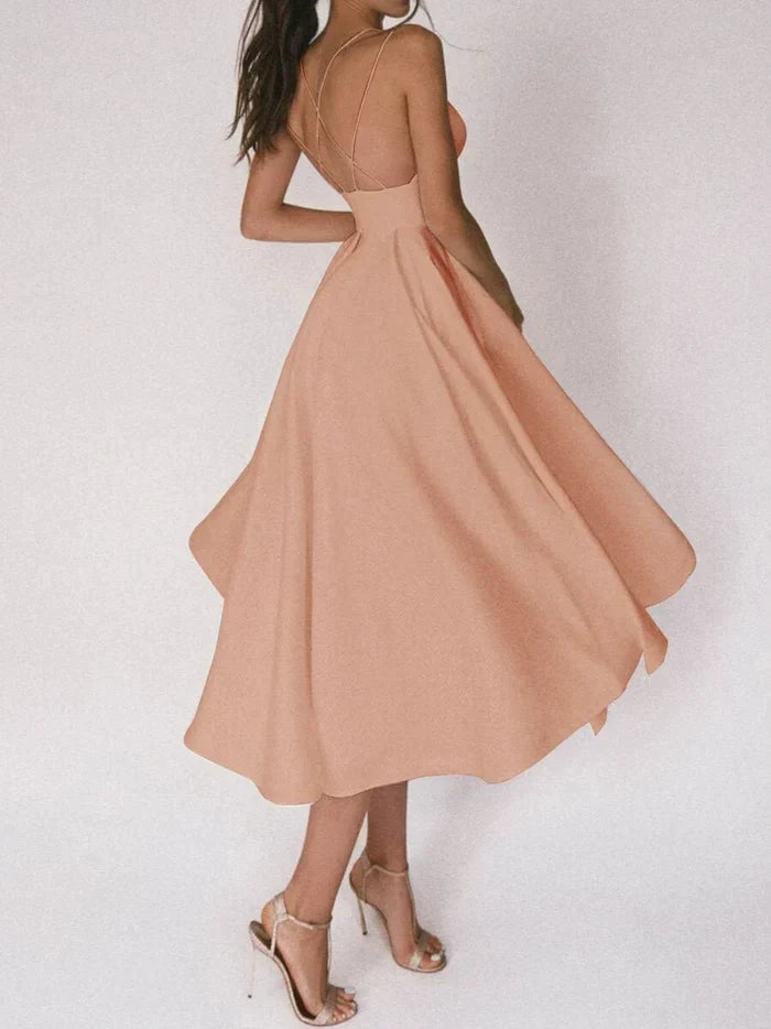 Audrey Elegantes Kleid mit V-Ausschnitt und Trägern